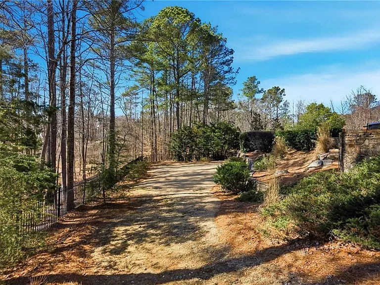 6335 Howell Cobb Ct — Photo 46