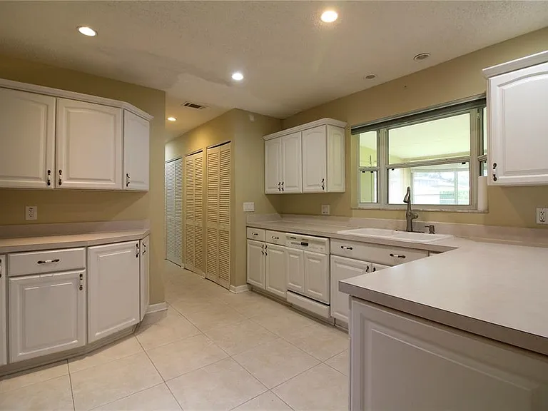 1311 Glenview Ln — Photo 13