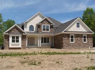 11390 Sutton Pl, Chardon, OH 44024