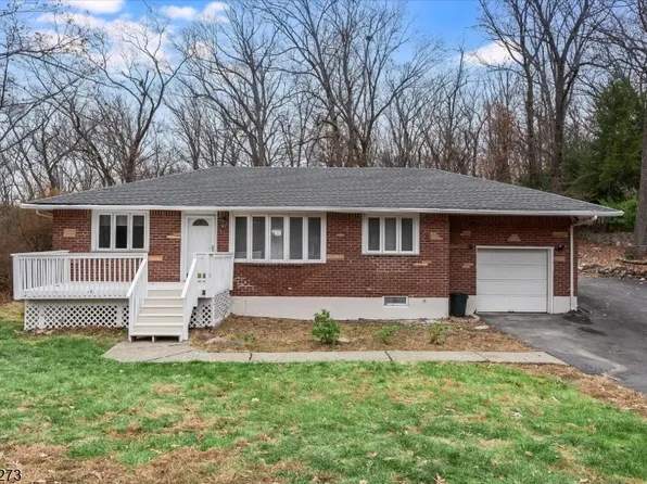 49 Hillside Dr, Bloomingdale Boro, NJ 07403