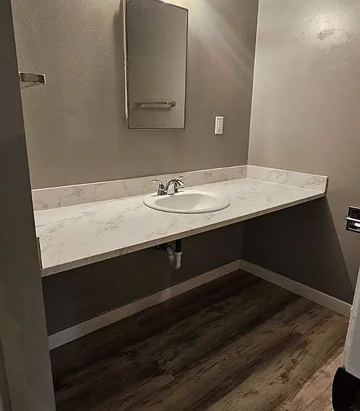 680 & 690 Lawrence St — Photo 10