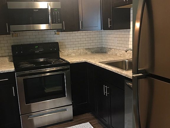 5th image of 1460 Bradley Dr