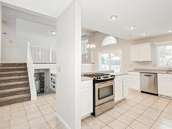 3rd image of 864 Westview Dr