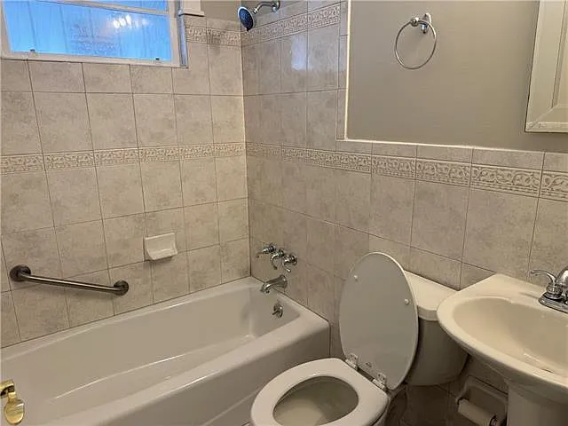 2518 Onzaga St — Photo 5