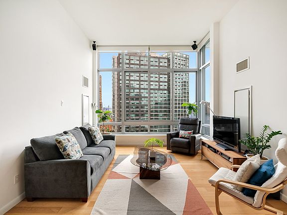3rd image of 4630 Center Blvd APT 1706