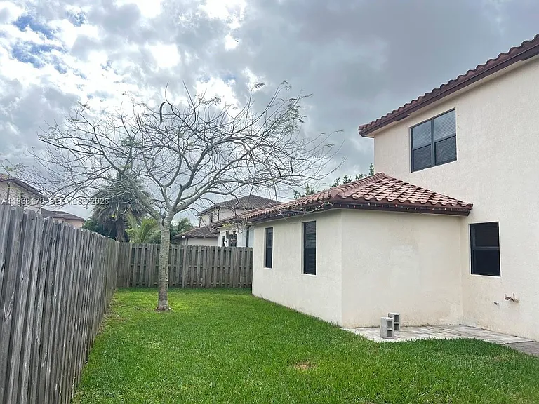 191 SE 35th Ave — Photo 47