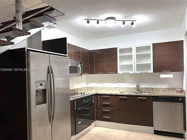 41 SE 5th St #911 — Photo 12