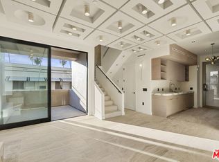 1021 N Ogden Dr #PENTHOUSE 7, Los Angeles, CA 90046