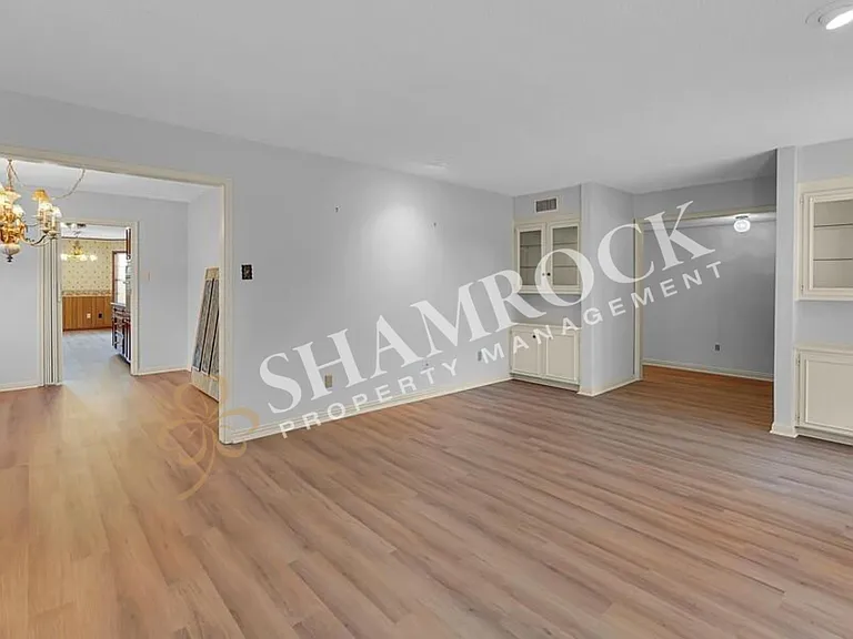 4613 Westchester Dr — Photo 5