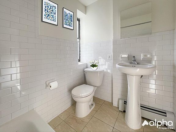 5th image of 199 Henry St APT 17