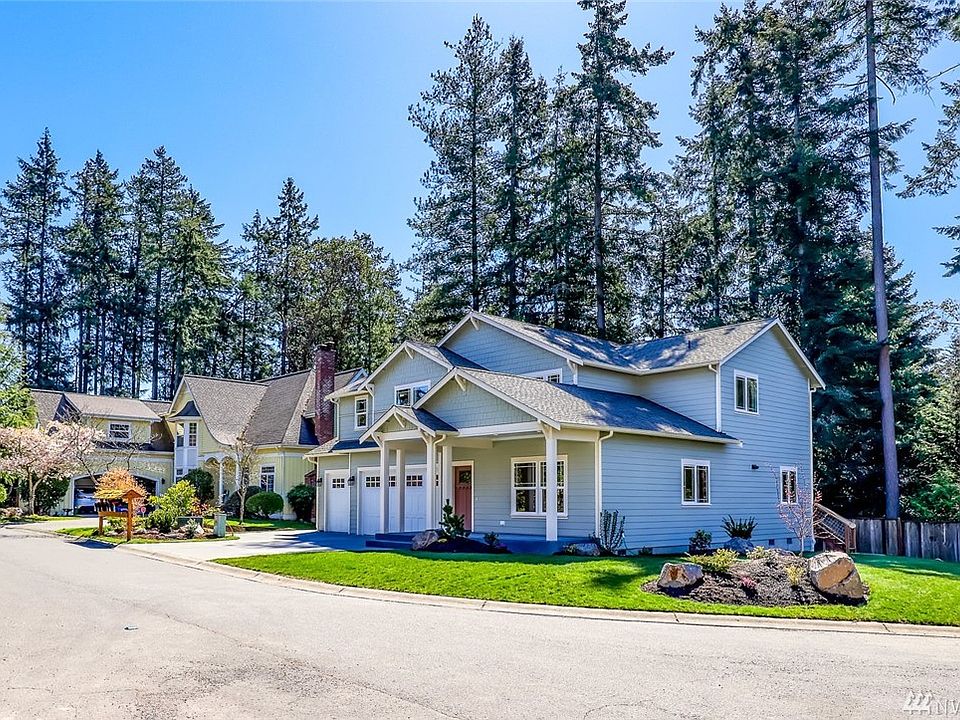 Beautiful and spacious new construction offered n a highly sought-after neighborhood just a mile from the ferry to Seattle. This home is a commuter's dream. This quiet cul-de-sac features 9 fine homes in this fantastic location. There are trails to Madison Ave. and Grow Ave. offering convenience to restaurants, schools, the library and shopping. With 4 bedrooms and a huge bonus room there is room for everyone. Enjoy convenience and privacy in this lovely single family home.