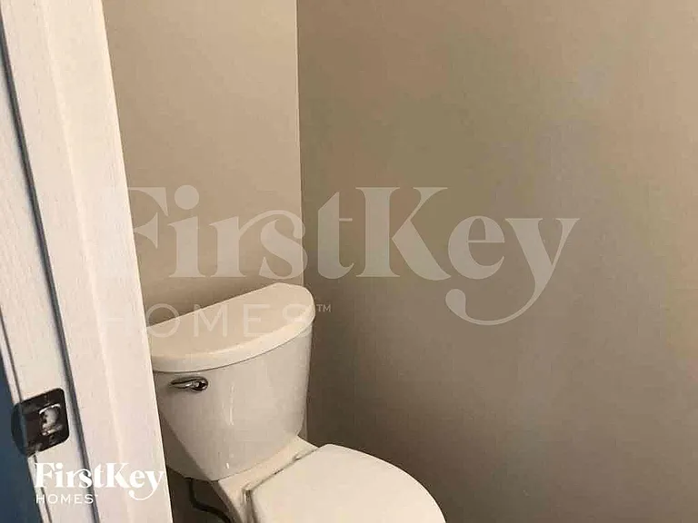1221 Crossbrook Blvd — Photo 9