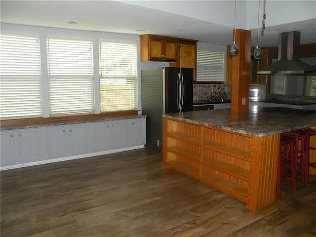 555 S 5th St — Photo 7