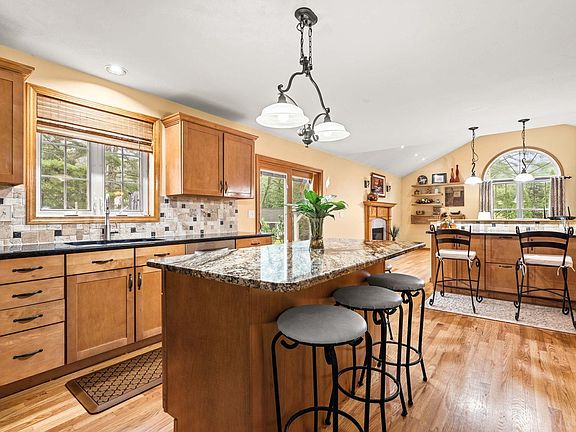 2nd image of 52 Oak Hill Road