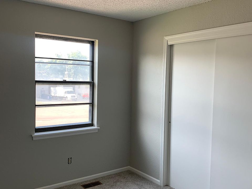 2nd image of 8538 Parallel Pkwy