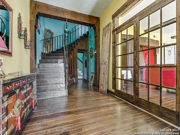 3rd image of 215 W Laurel St