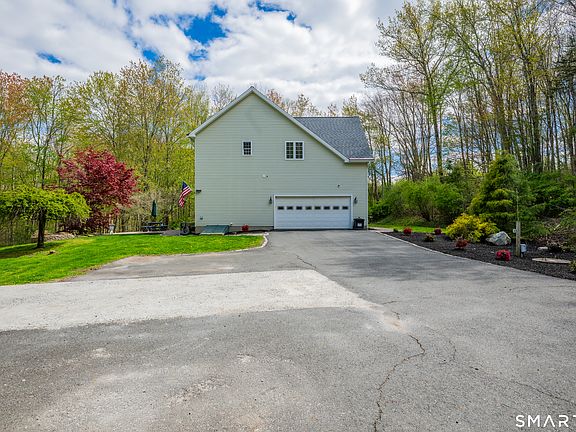 3rd image of 52 Old Farm Road