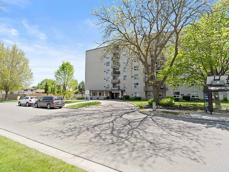 100 McFarlane Ave — Photo 16