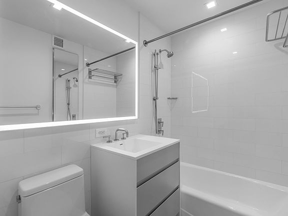 5th image of 124 W 60th St APT 32K