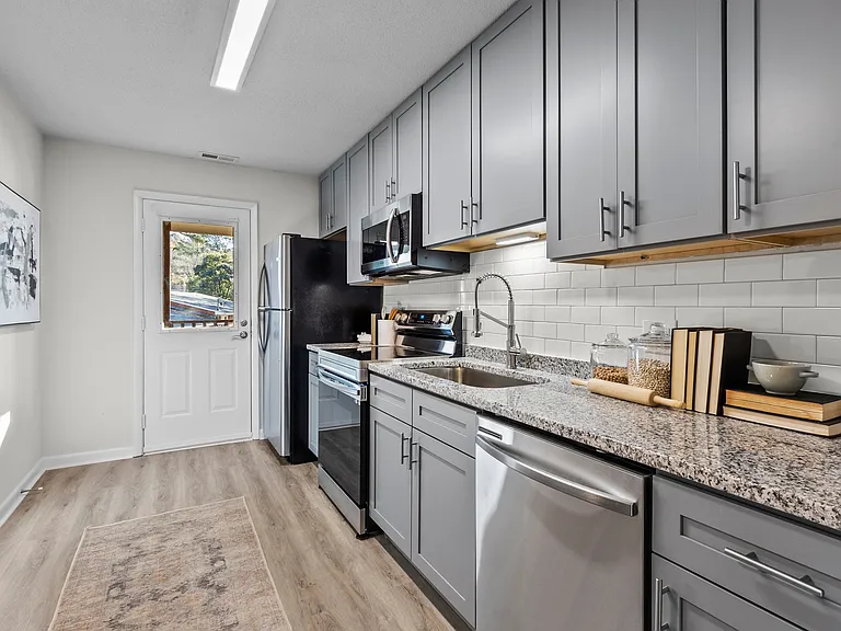 West Oak Apartments — Photo 14