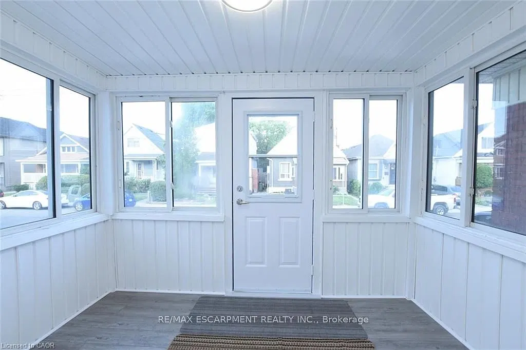 3 bed, $2,600 — Photo 3