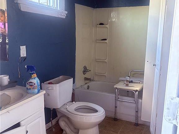 3rd image of 2613 1st St