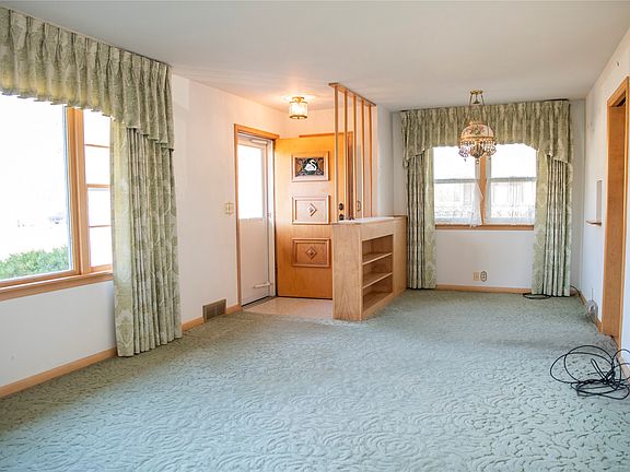 3rd image of 3123 Mercury Avenue