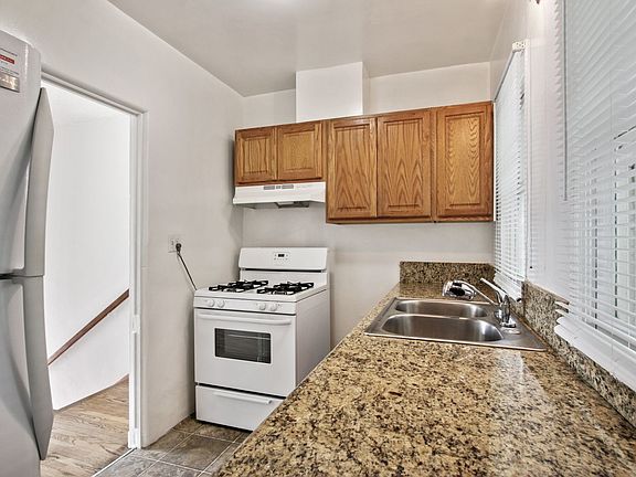 4th image of 1737 S Barrington Ave #17371/4