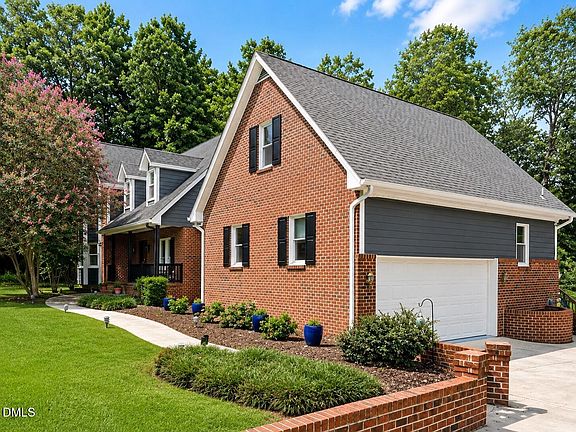 2nd image of 3735 Stoneybrook Dr