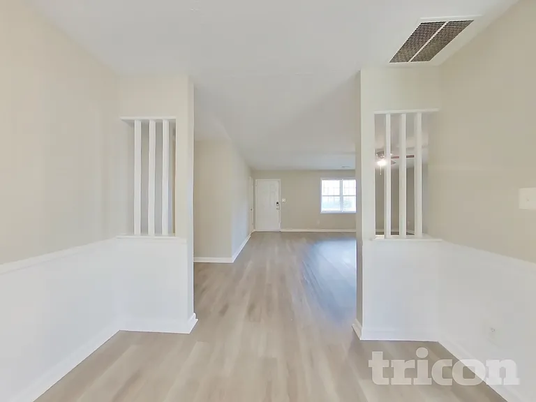 211 Robin Ln — Photo 5