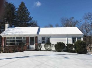 25 Greenvale Farms Rd, Poughkeepsie, NY 12603