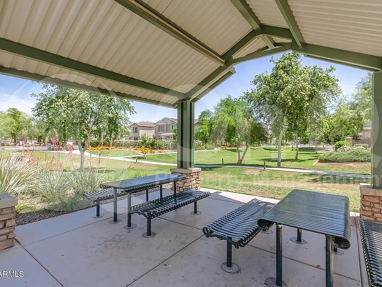 2209 E Pecan Rd — Photo 29