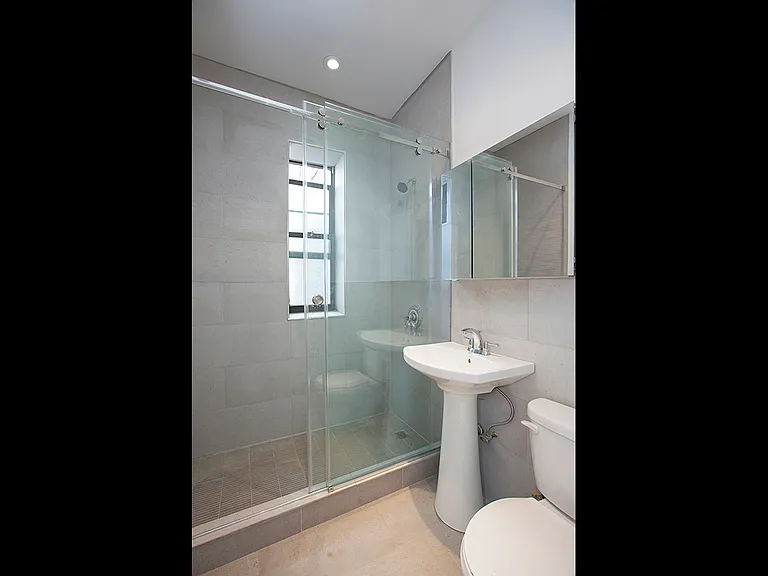 234 E 4th St #14 — Photo 6