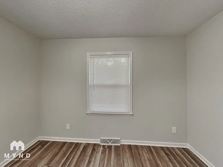 547 Whitethorn Dr — Photo 13