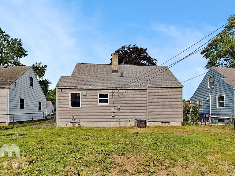 3420 Medina Ave — Photo 16