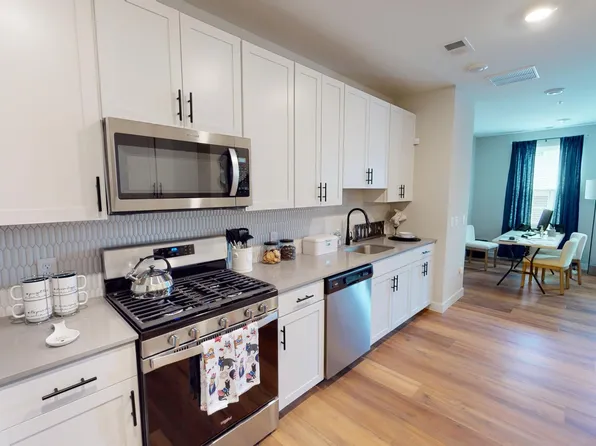 306 Dzergoski Pl #306, Parlin, NJ 08859