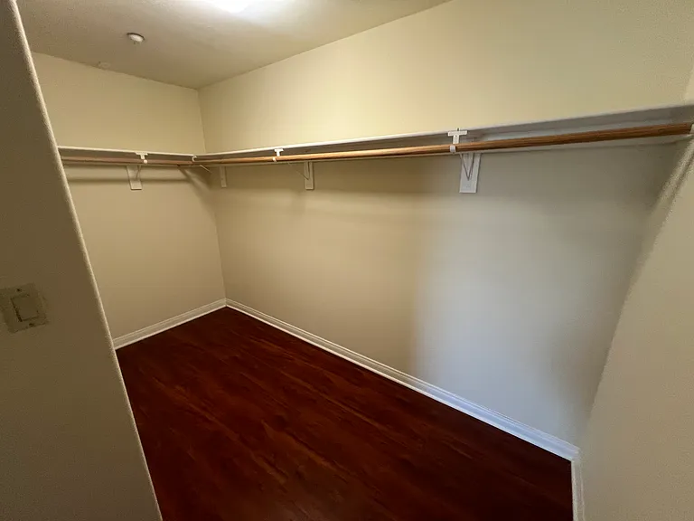 1154 Bellevue APT — Photo 18