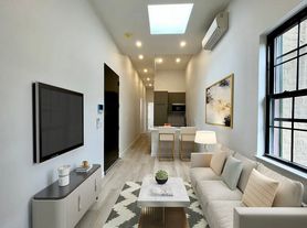 174 Meserole St, Brooklyn, NY