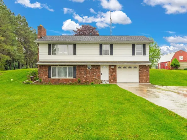 4394 Deckerville Rd, Deckerville, MI 48427