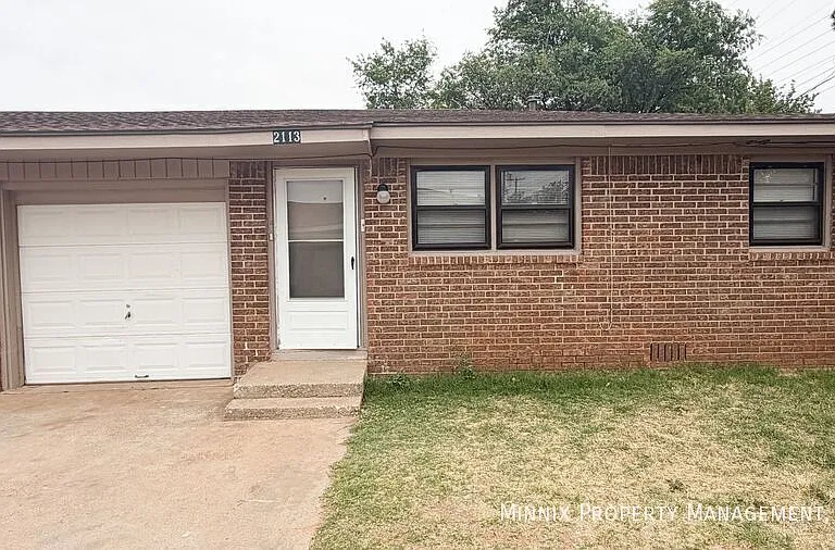 2113 S Loop 289 #B — Photo 2