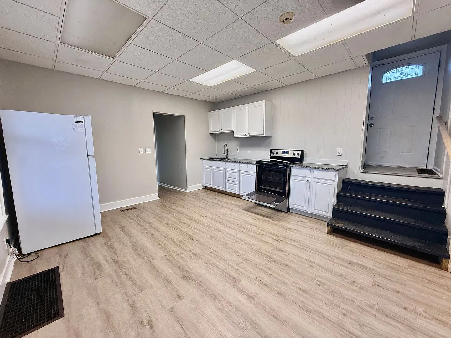 4 bed, 2.0 bath, 1608 sqft, $1,595 — Photo 2