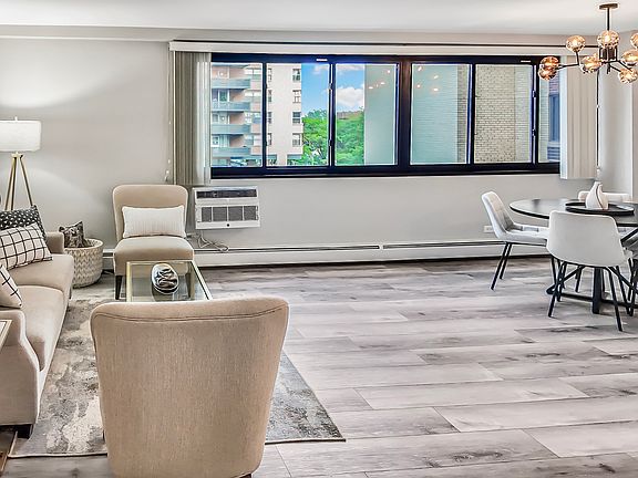 3rd image of 6300 N Sheridan Rd APT 406