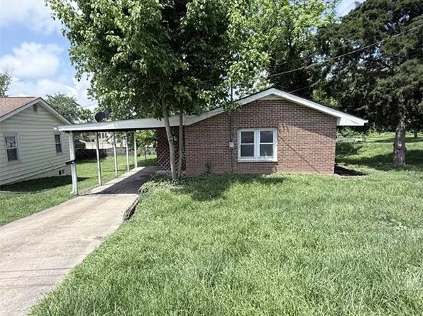 904 W Osage St, Pacific, MO 63069