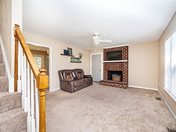 5th image of 3836 Redstone Dr