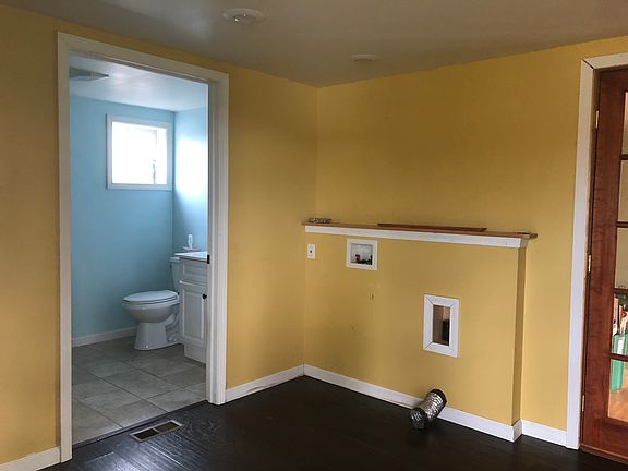 Laundry Room/Bathroom
