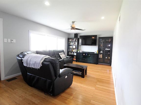 3rd image of 4741 Heidelberg Ave