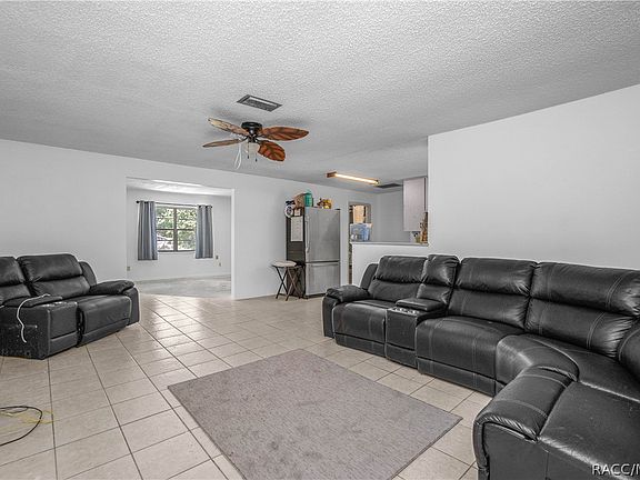 3rd image of 1561 NW 21st St