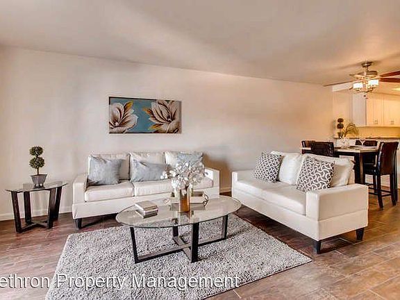 5th image of 3912 60th St Unit 11