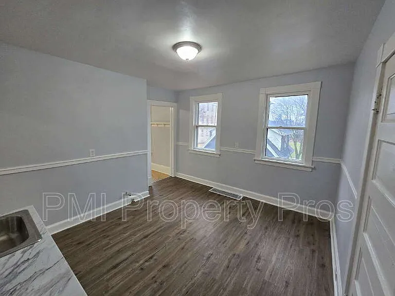 3111 W Walnut St — Photo 5