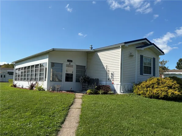 1566 Lee Ln, Grove City, PA 16127